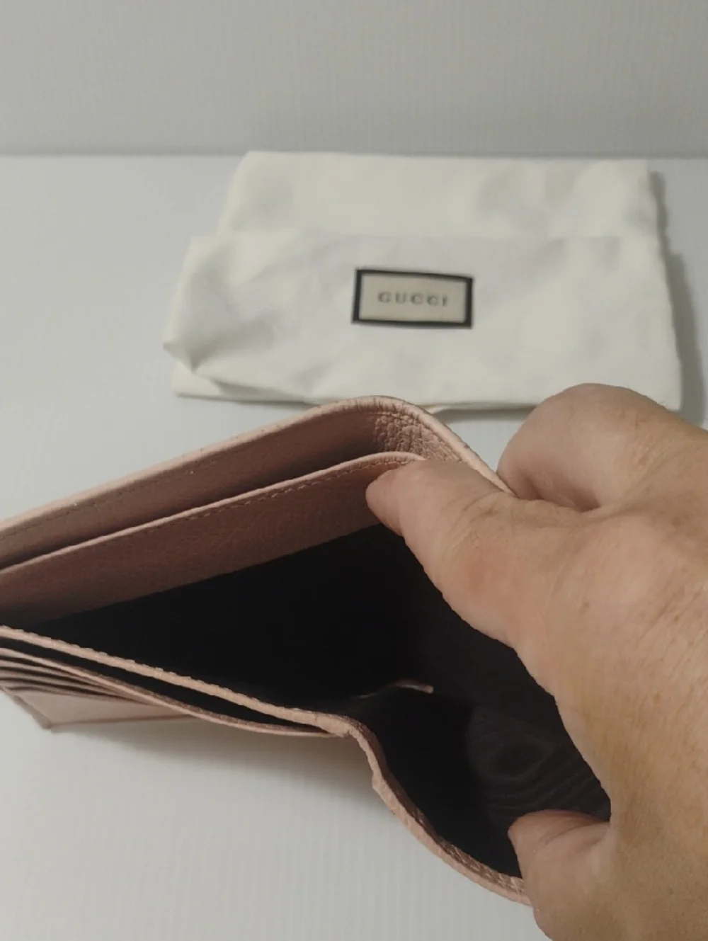 Gucci GG Marmont textured leather bifold wallet with gold-toned hardware W/Dusty - Picture 7 of 11